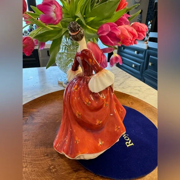 Royal Doulton figurine “Stephanie”. Pretty Ladies bone china. - Picture 6 of 8